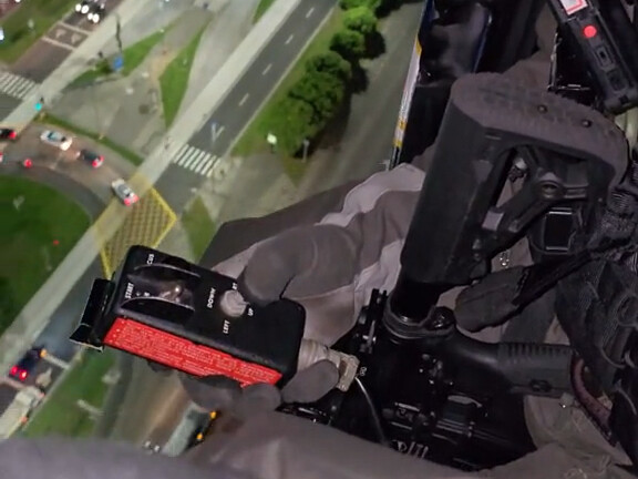 The Brazilian armed police’s go-to tool for nighttime patrols—its operator’s hand really doesn’t sha