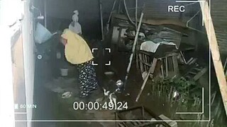 Viral..!  penampakan pocong CCTV