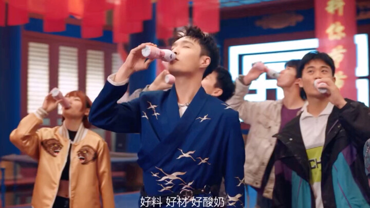 [Zhang Yixing] I never thought I’d end up enjoying watching commercials one day.