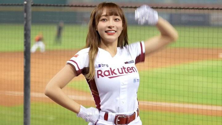 Taiwanese baseball cheerleaders, bouncing and jumping—so cute and sexy! Beautiful girls from Taiwan 