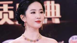 笑死我了，刘亦菲就盘了个发，视频里全都是哇噻，哇……噻。主持人说啥我都快要听不清了。