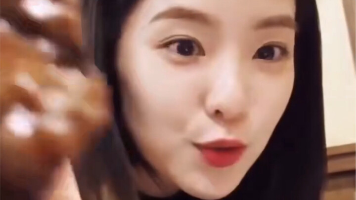 Pei Zhuxuan is truly a foodie girlfriend!