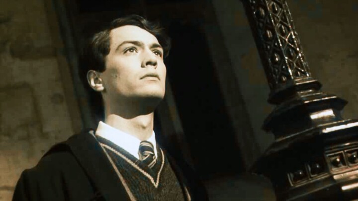 "Tom Riddle tewas melawan Voldemort"