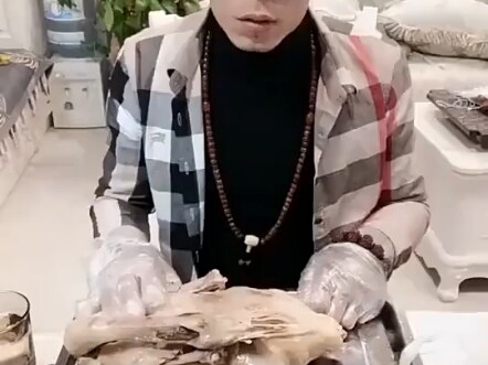 หาได้ยากยิ่งกว่าตัวหนังเสียอีก