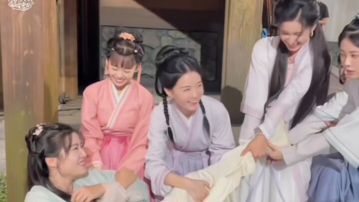 Ini adalah sekelompok gadis yang sangat, sangat baik.