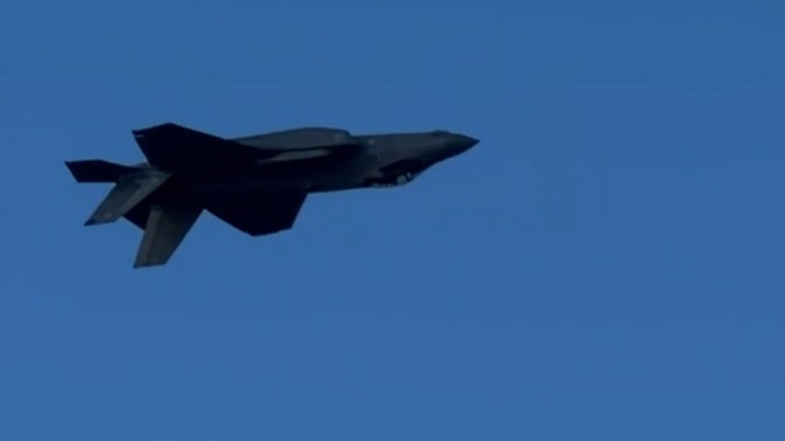震撼现场！RAAF F-35A 隐形战机极速飞行表演 ✈️🔥