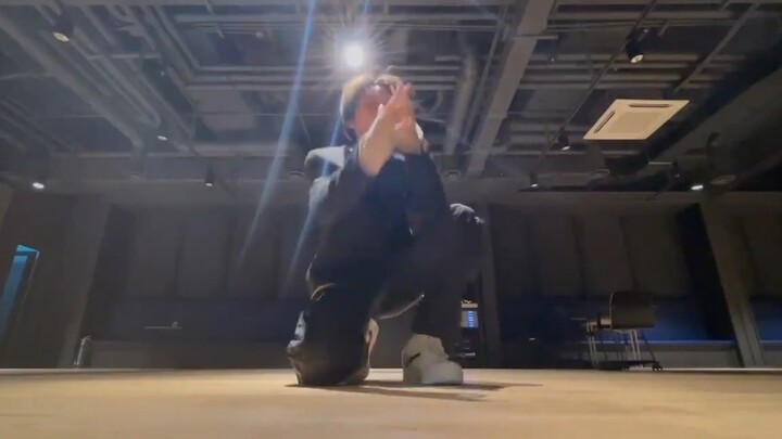 【ชเวฮยอนซอก】ดูการควบคุมท่าทางนี้สิ! เต้นได้เฉียบขาดแบบที่ไม่ได้เห็นมานาน! หัวหน้าทีม Boxer ผู้มากควา