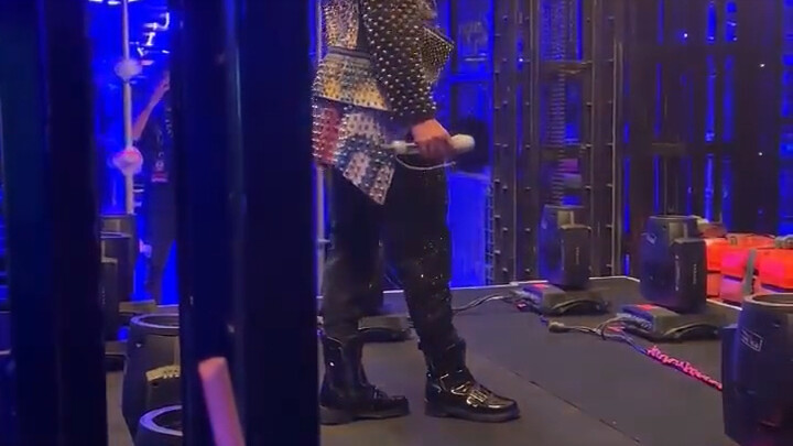 ก่อนเจียหลุนขึ้นเวที