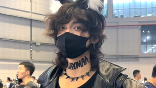 穿上衣服就看不到肌肉了