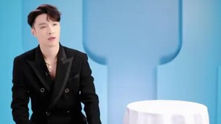 【EXO】张艺兴《少年之名》采访，说KAI跳舞很棒，并且大家一直都有在联系！