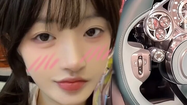 Sự tự do tài chính của cô gái họa sĩ xinh đẹp/.