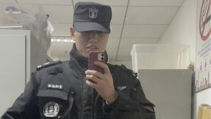 Tôi đi làm chó giữ cửa rồi, lương tháng 6.500 tệ đủ ăn đủ tiêu, không lấy vợ thì có thể làm đến chết