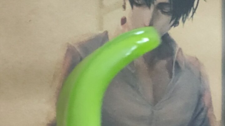 The green tongue vibrator is so spicy! The tongue is shaking.