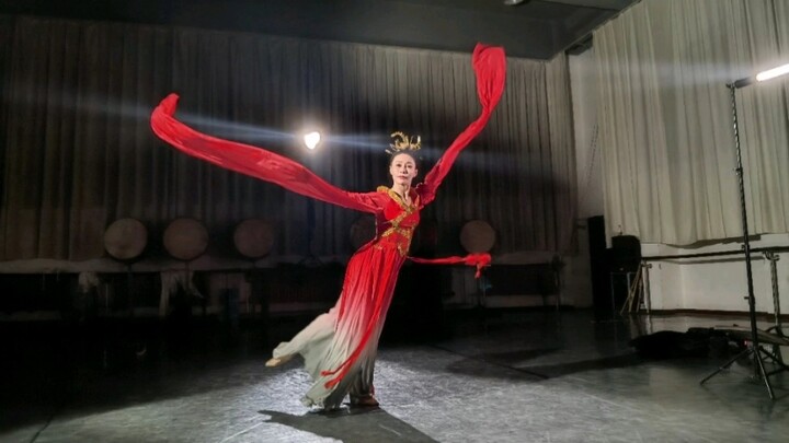 The dance drama "Water Moon Luo Shen" is being restaged.