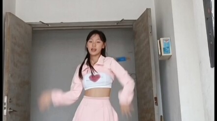 08女孩翻跳itzy sneakers 粉粉运动风 拍视频的时候多少有点面瘫了哈哈哈