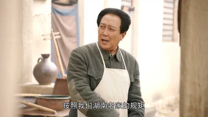 毛主席亲自下厨炒菜，迎接恩师的到来。