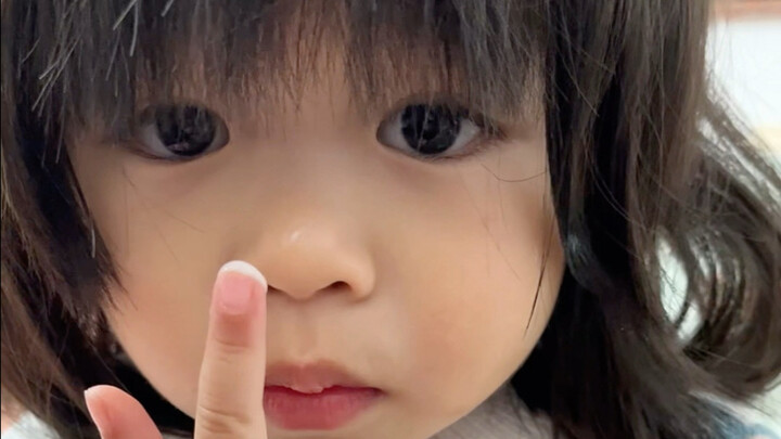 Daughter “teases” Dad by sneaking skincare onto his face!