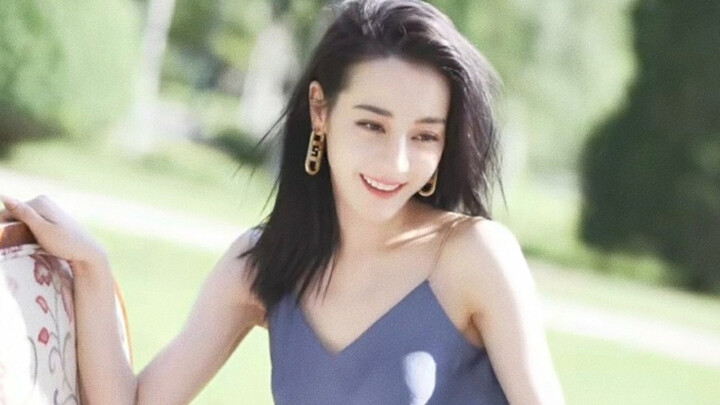 This vibe is so unique—combining the gentle charm of 1980s mainland actresses with the chic, trendy 