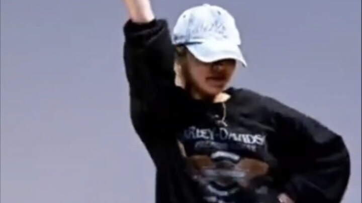 هوي رن ترقص ديتو! يا إلهي، صياح الديك!!!