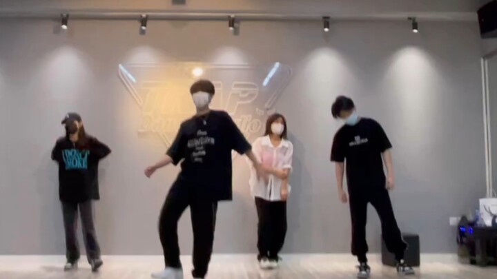 卓沅老师上线啦！有个熟悉的蹭课面孔【trap舞蹈工作室】