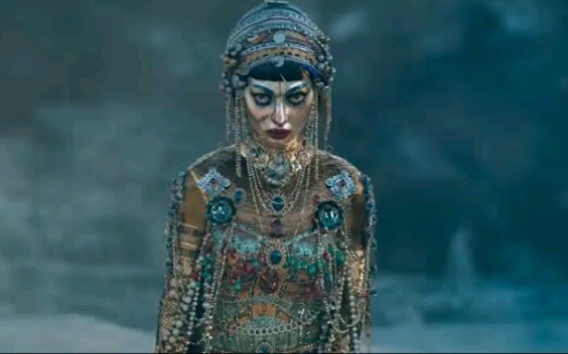 Nữ yêu đem lòng yêu thương người lính, nào ngờ chính người lính ấy lại cướp đi sinh mệnh của nàng.