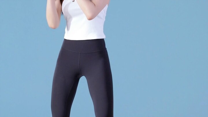 【4K】Girl in Yoga Pants Dances Energetically