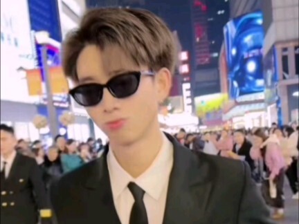 【فريق كرة السلة F3】 تواو شاو رقصة الشارع المذهلة «قطة برية مثيرة» (رقصة مقدمة من المعجبين)