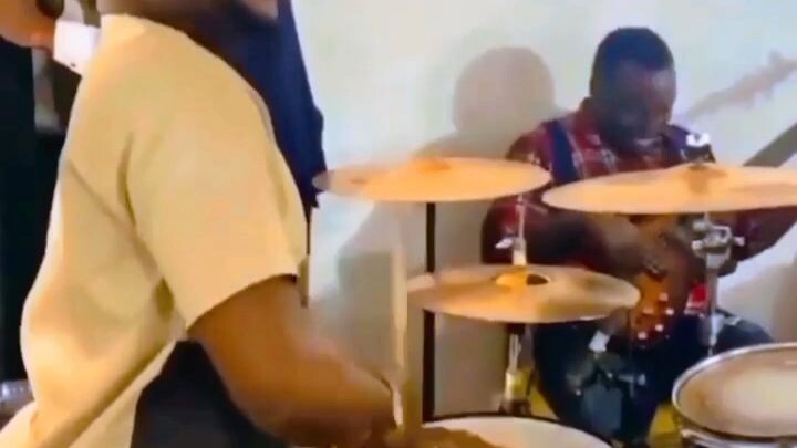 best DRUMMER ever😁😁 I can't stop watching this man is a LEGEND 🤣🤣