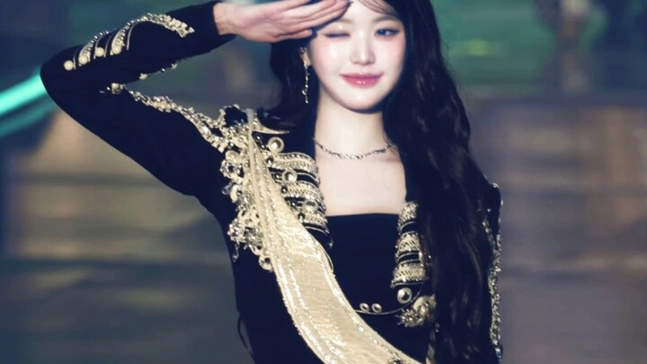 Nguyên Anh tìm kiếm thử thách ống kính... thật thông minh quá, đúng là thần tượng bẩm sinh mà