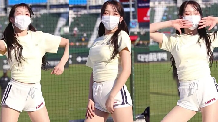 1080p Cheerleader Xu Xiumei dances to BLACKPINK's 'Pretty Savage'