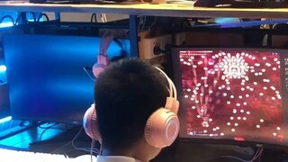 تلعب هكذا في نادي الإنترنت الخاص بالألعاب الإلكترونية؟