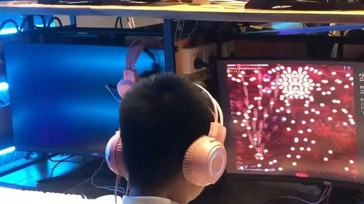 นี่คือสิ่งที่คุณเล่นในร้านอินเตอร์เน็ตอีสปอร์ตใช่ไหม?