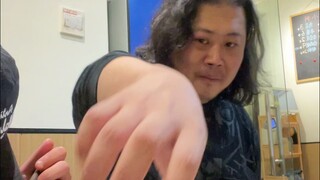 神 之 一 手