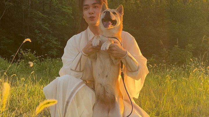 Dahuang, you can’t take a break on set—otherwise you’ll get pampered like a baby, and look, Zeng Shu