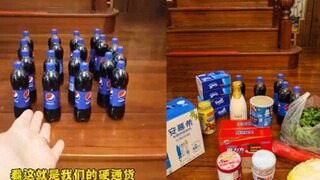 上海一男子用“硬通货”在小区换物资，换到厕纸时网友直呼值了