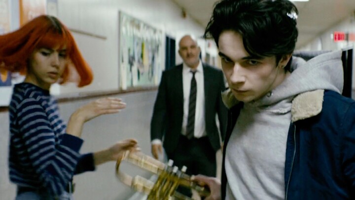 มีคนขโมยกระบองสองท่อนของเขา แถมยังมีคนรังแกเพื่อนเขาด้วย!