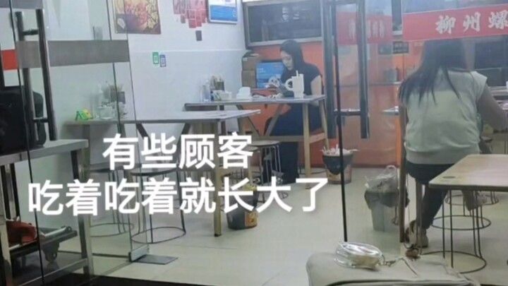 บันทึกเล็กๆ ของเจ้าของร้านก๋วยเตี๋ยวในเซี่ยเหมิน: ลูกค้าบางคนกินไปกินมาก็โตเป็นผู้ใหญ่ไปเสียแล้ว คนร
