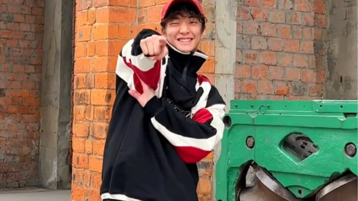 I heard that if you dance this dance during the Spring Festival, you can get double the New Year's m