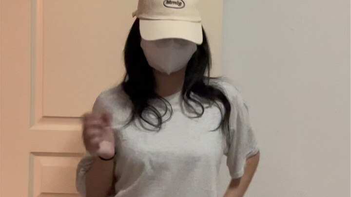 Saya selalu mengubah gerakan lain saat menari.