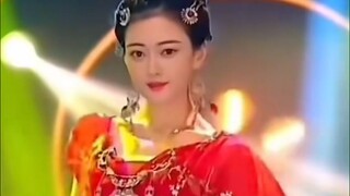 Đẹp như tiên nữ: Đoàn ca múa Evergrande