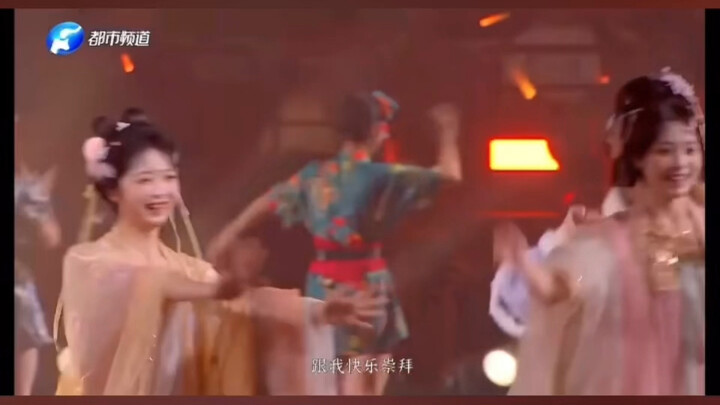 I have made it. I performed on the same stage with Pan Weibo on my birthday.