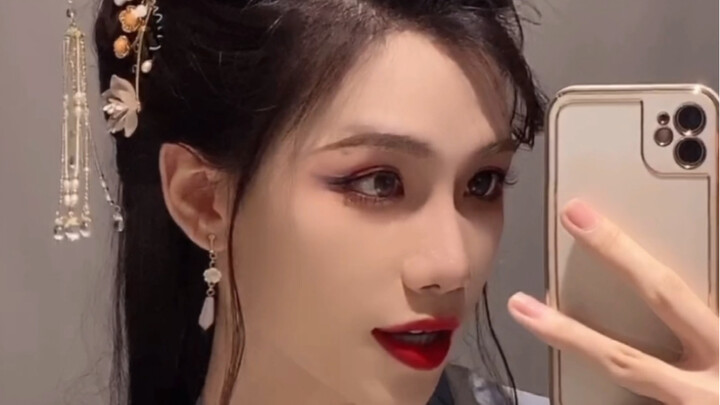 女装大佬出门来姨妈到底是去男厕还是女厕