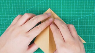 Origami burung merak yang bisa membuka ekornya dengan bebas begitu indah saat dibentangkan!