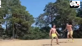 meme 2 anh zai thích tấu hài