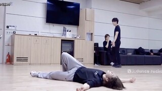 SKZ—羊心OS: Aku masih ingin kembali ke grup vokal! Grup dancercha semuanya iblis! Hahahaha