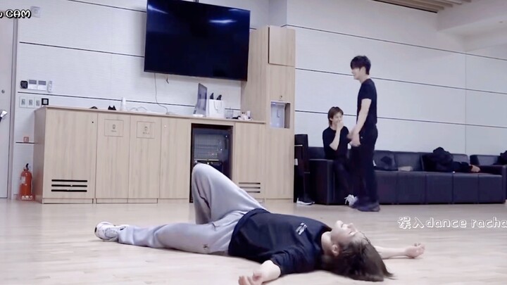 SKZ—羊心OS: Aku masih ingin kembali ke grup vokal! Grup dancercha semuanya iblis! Hahahaha