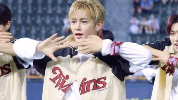 Chu An Tín hôm nay bùng nổ cả sân khấu, quá ngầu luôn trời ạ