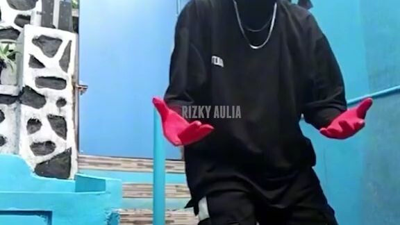 source Rizky Aulia