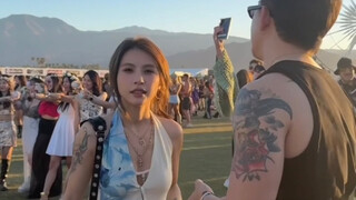 Tôi chẳng thích bất cứ thứ gì cô ấy thích. Ví dụ như, cô ấy thích Coachella, nhưng tôi nghĩ nó thật 