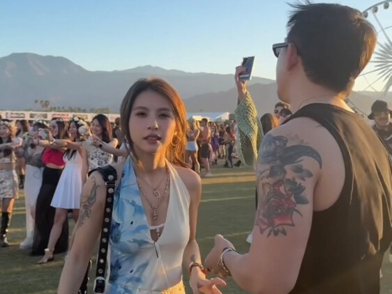 Aku nggak suka apa pun yang dia suka. Misalnya, dia suka Coachella, tapi menurutku itu siksaan, tapi